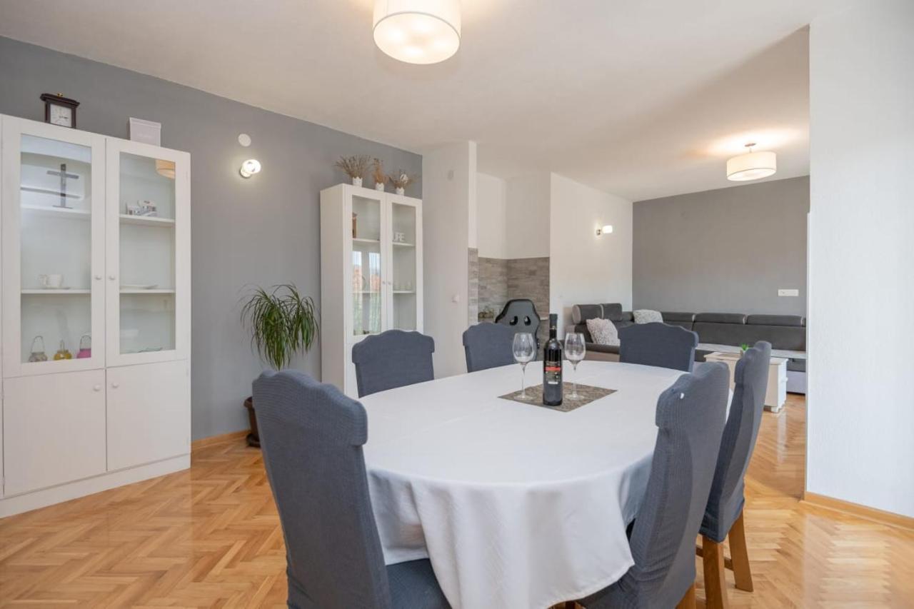 Holiday Home Tone, Makarska - Drum Bagian luar foto