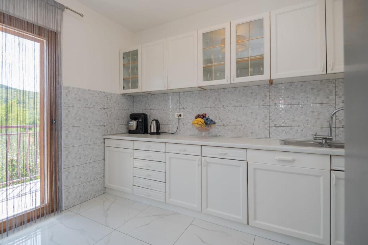 Holiday Home Tone, Makarska - Drum Bagian luar foto