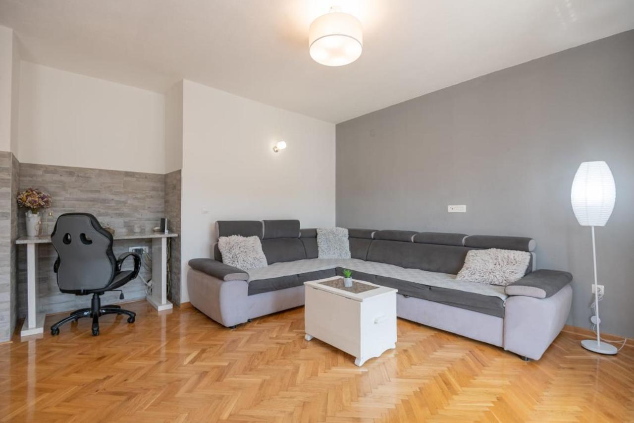 Holiday Home Tone, Makarska - Drum Bagian luar foto