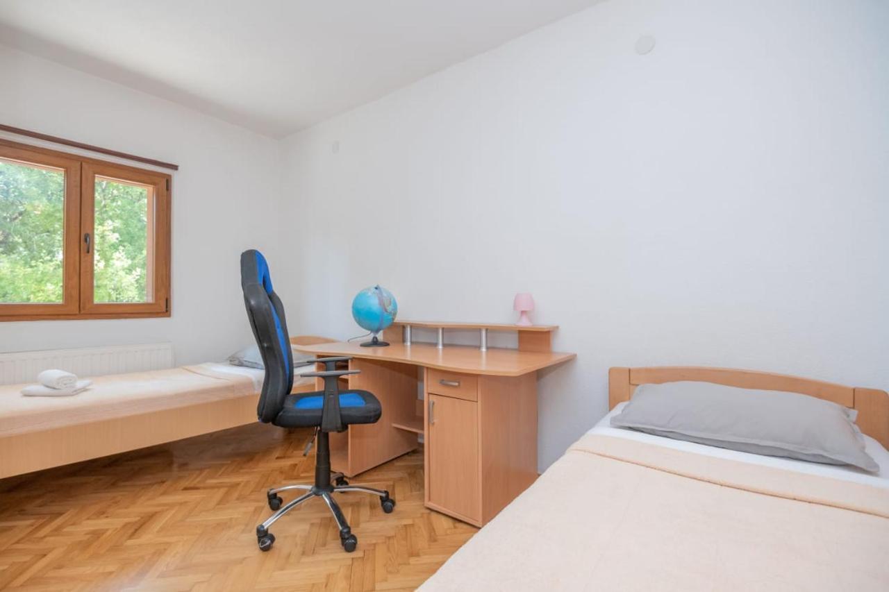 Holiday Home Tone, Makarska - Drum Bagian luar foto