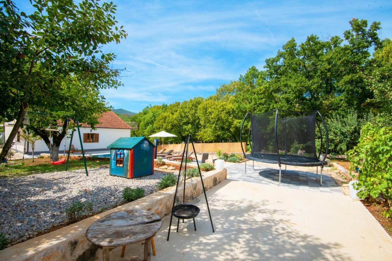 Holiday Home Tone, Makarska - Drum Bagian luar foto